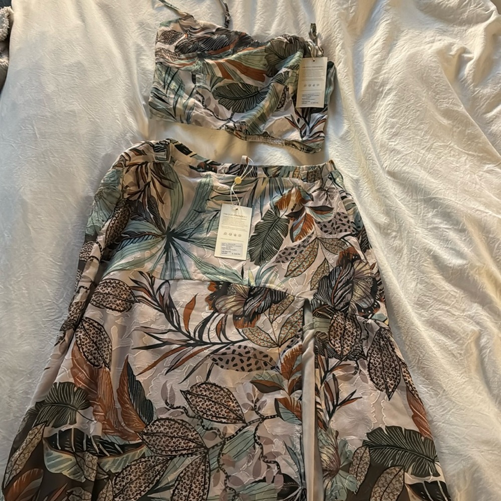Super natural two piece set! Similar to farm rio, never worn